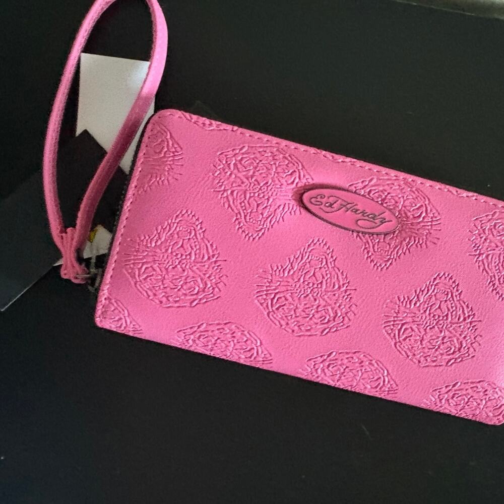 NWT Ed Hardy Fuchsia Pink Embossed Tiger Wristlet Wallet